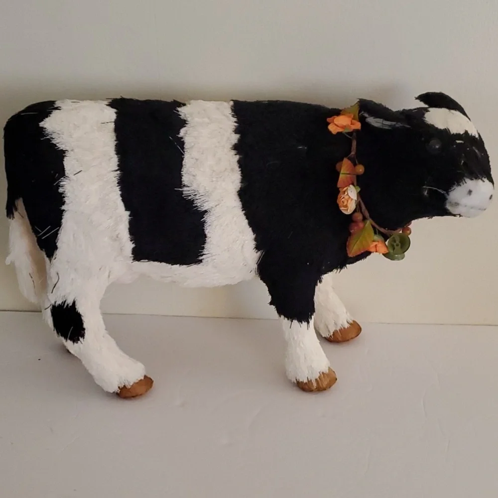 Pier 1 Fall Going Into Christmas Straw Farm Cow Animal 18 X 13